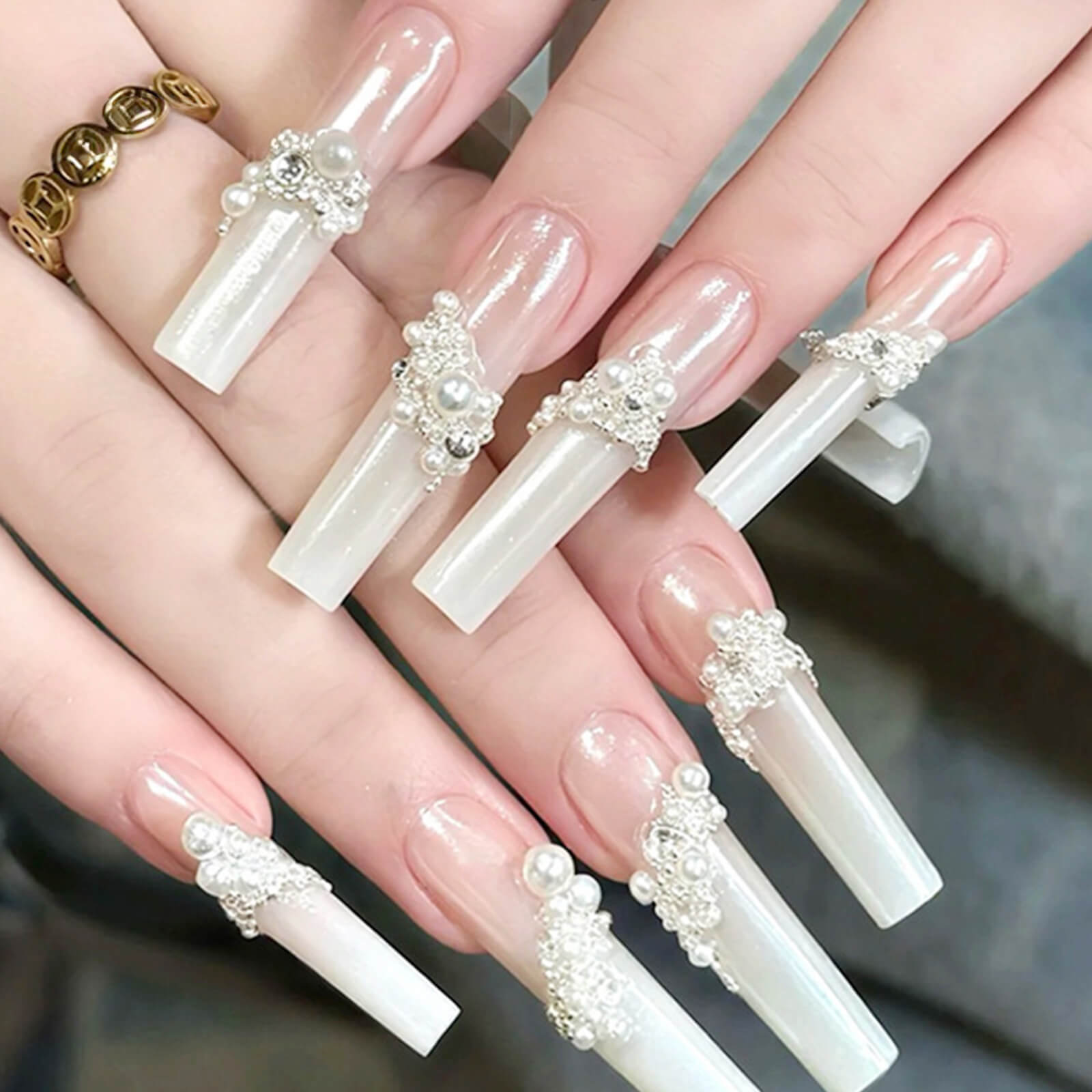 12-grid-nail-art-pearls-nail-design