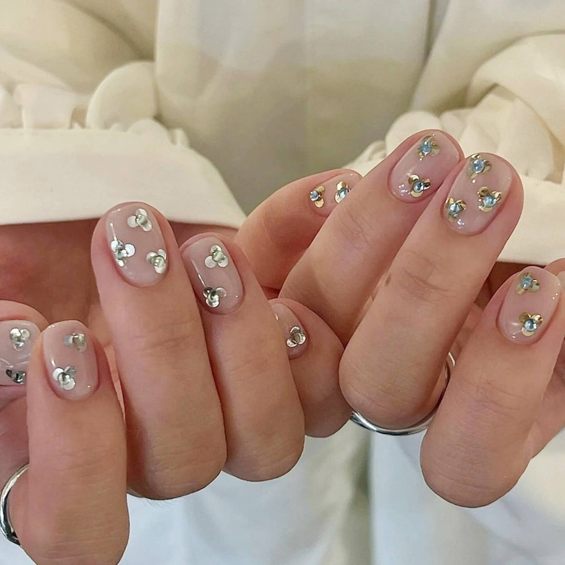 12-grid-round-dot-nail-glitter-paillettes-nail-design