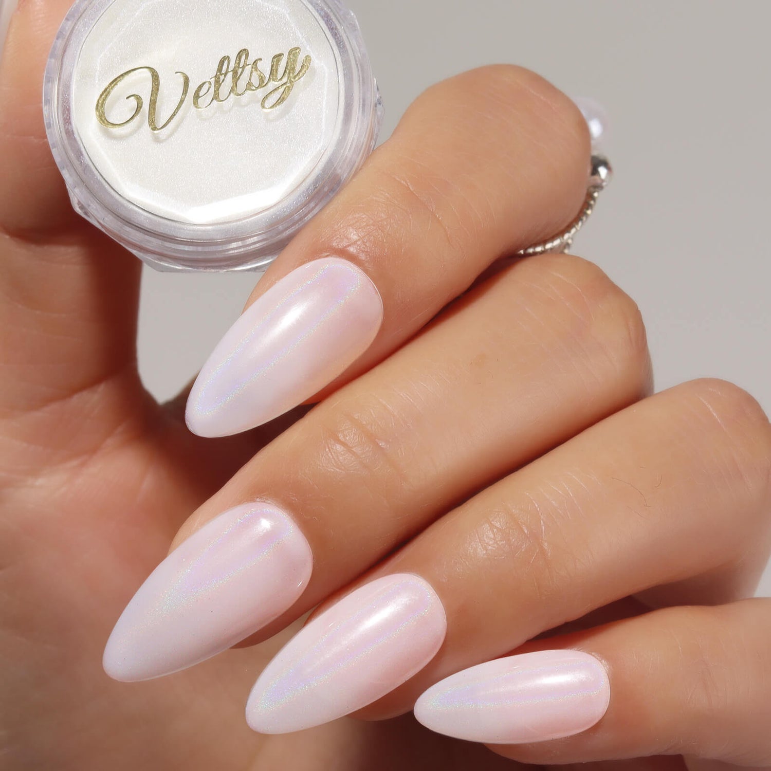 clear-holographic-nail-art-chrome-powder-show