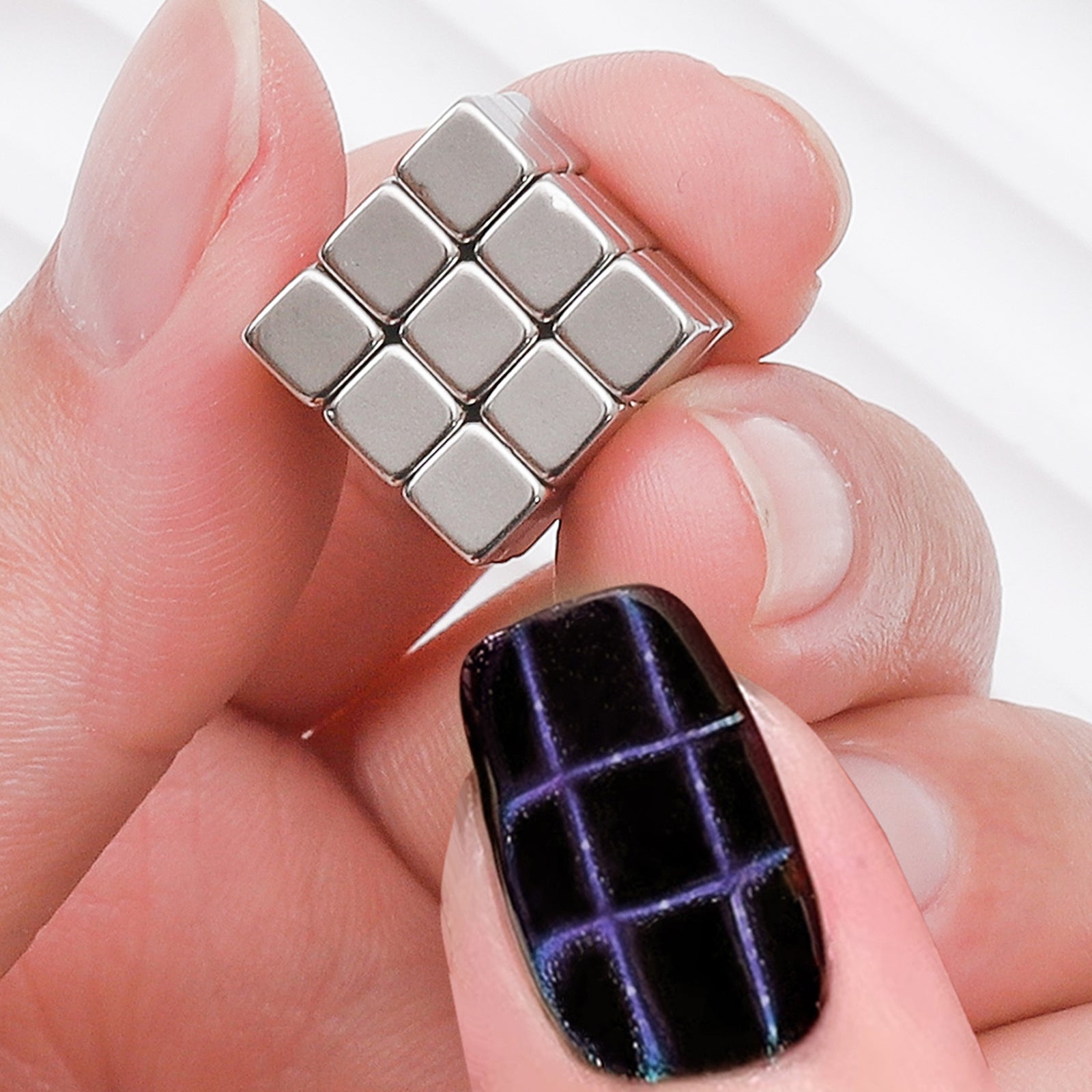 cube-cat-eye-nail-art-magnet-display