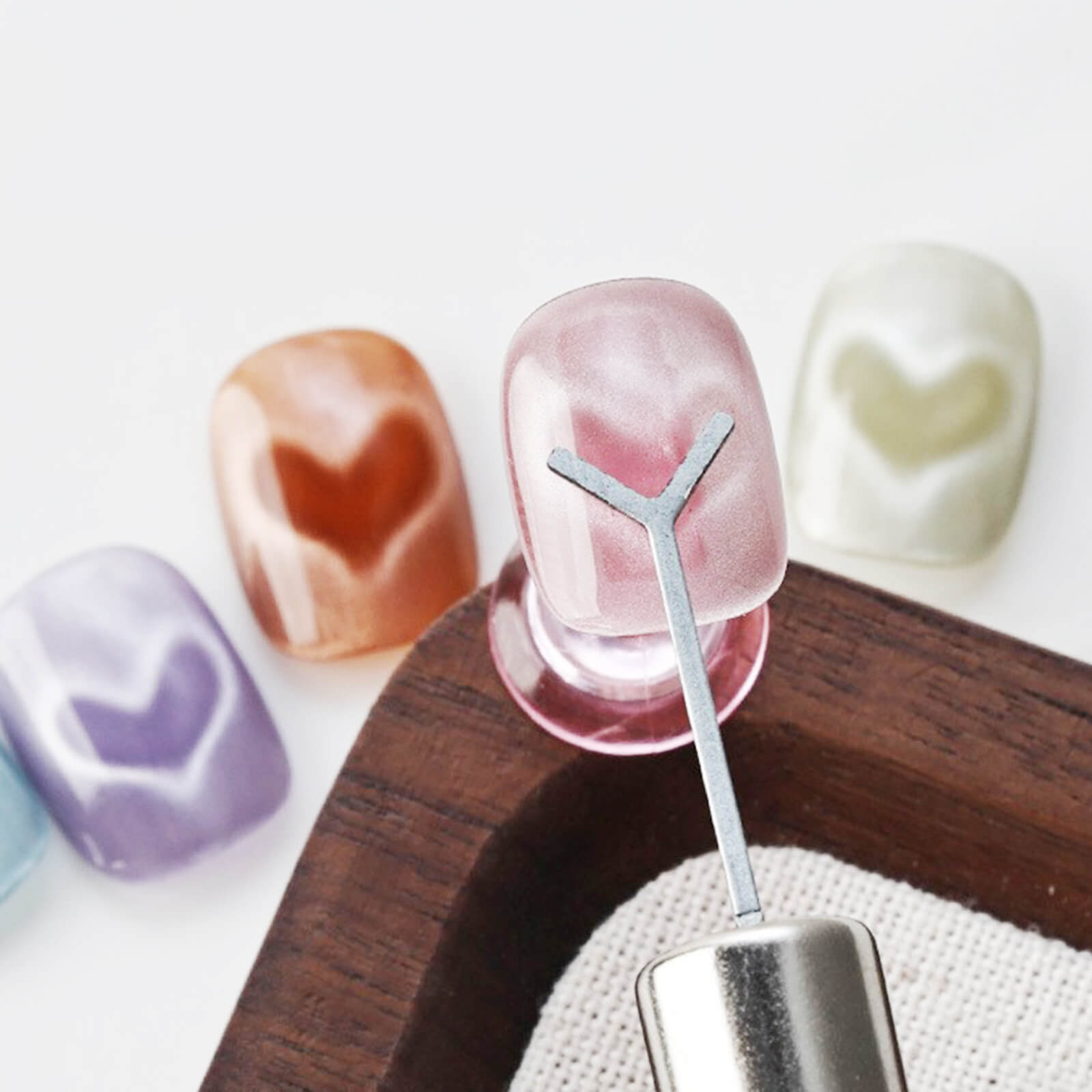 heart-cat-eye-magnet-set-display