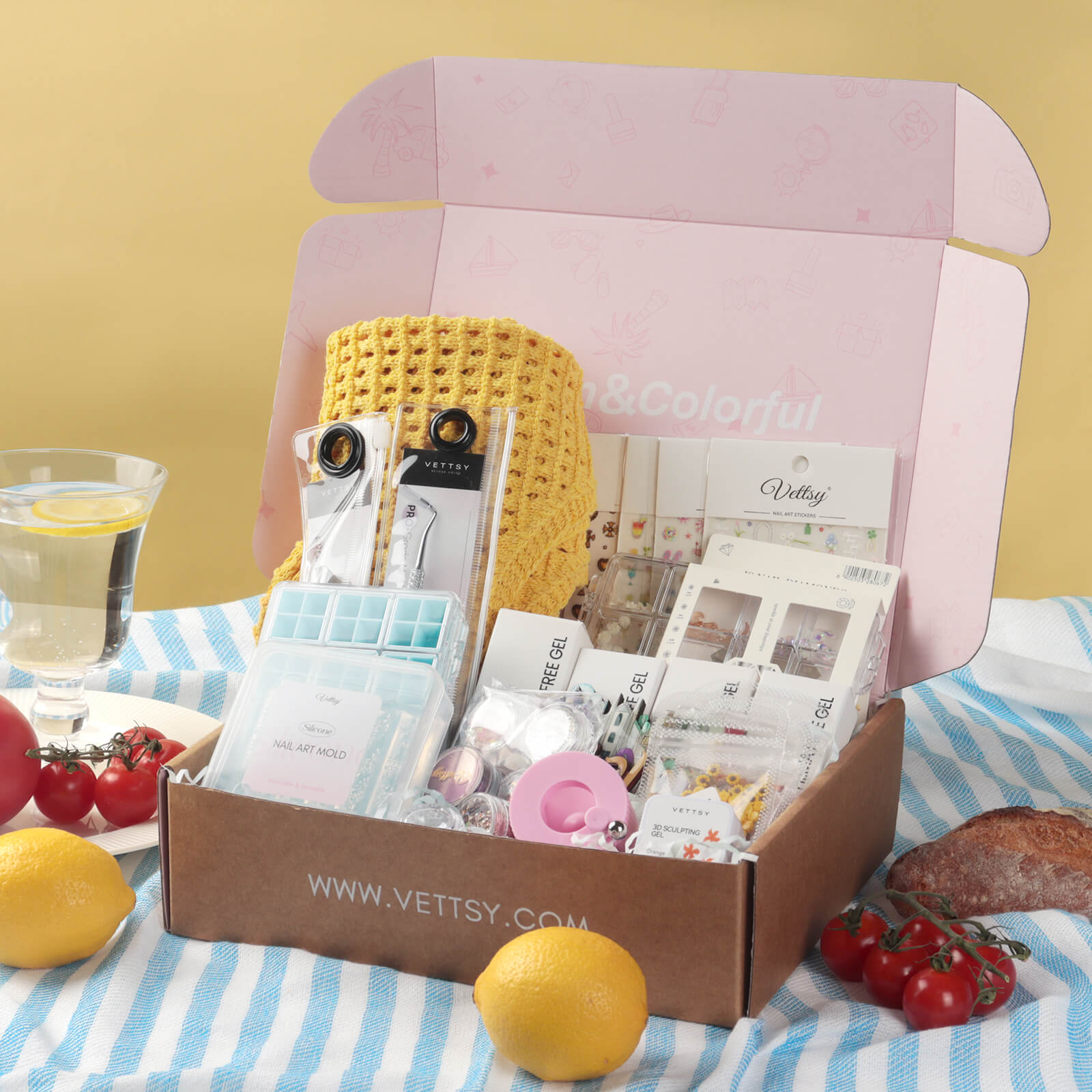 june deluxe box.jpg__PID:220188ed-31a0-44c5-8e6e-0a3883a6f412