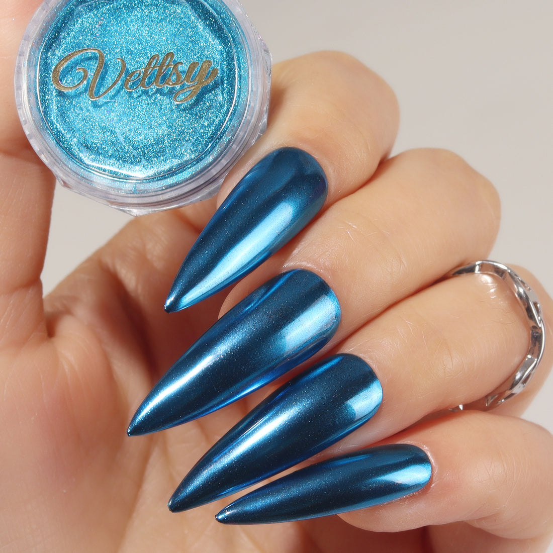 nail-art-chrome-powder-light-blue-mirror-nails-show