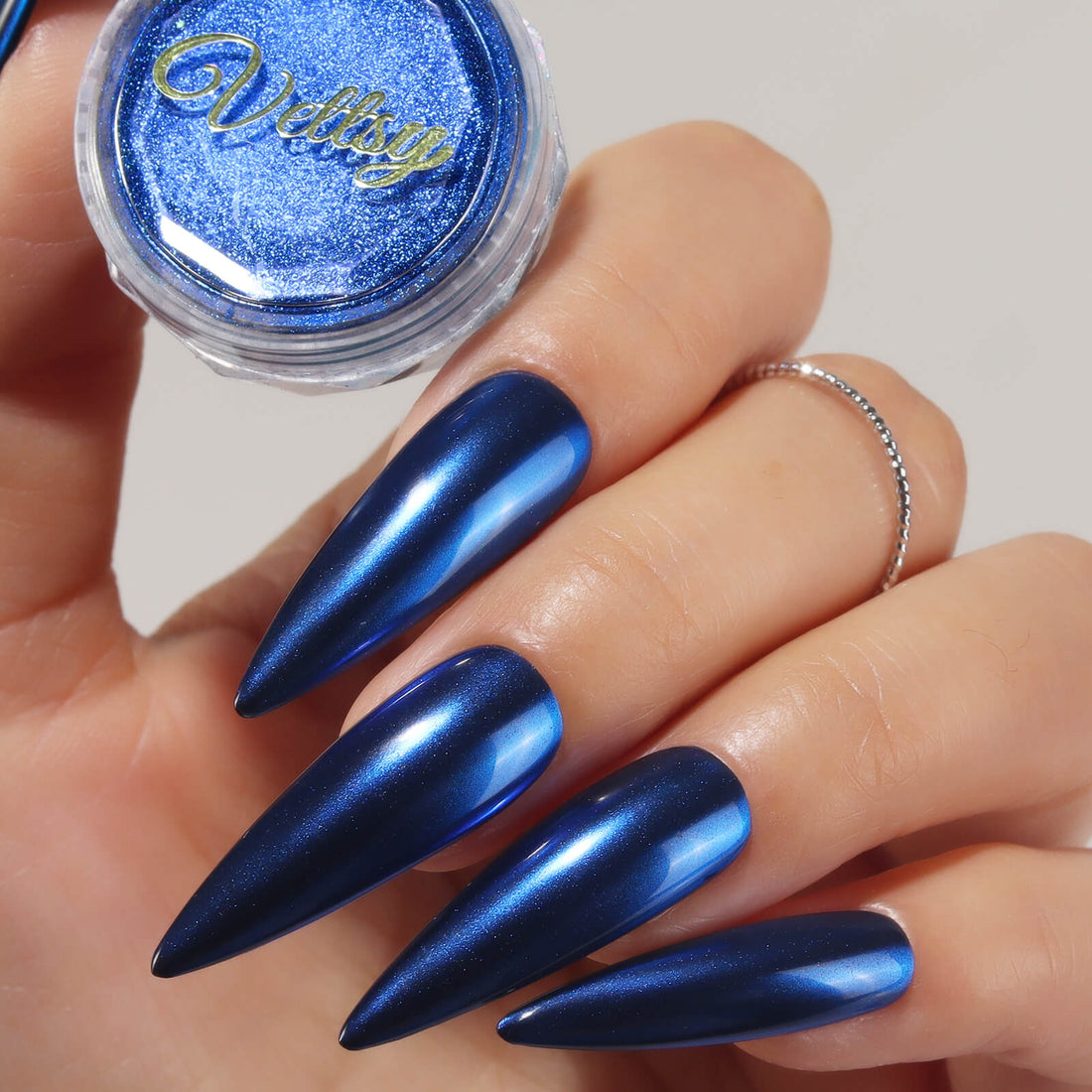 nail-art-mirror-chrome-powder-blue-show