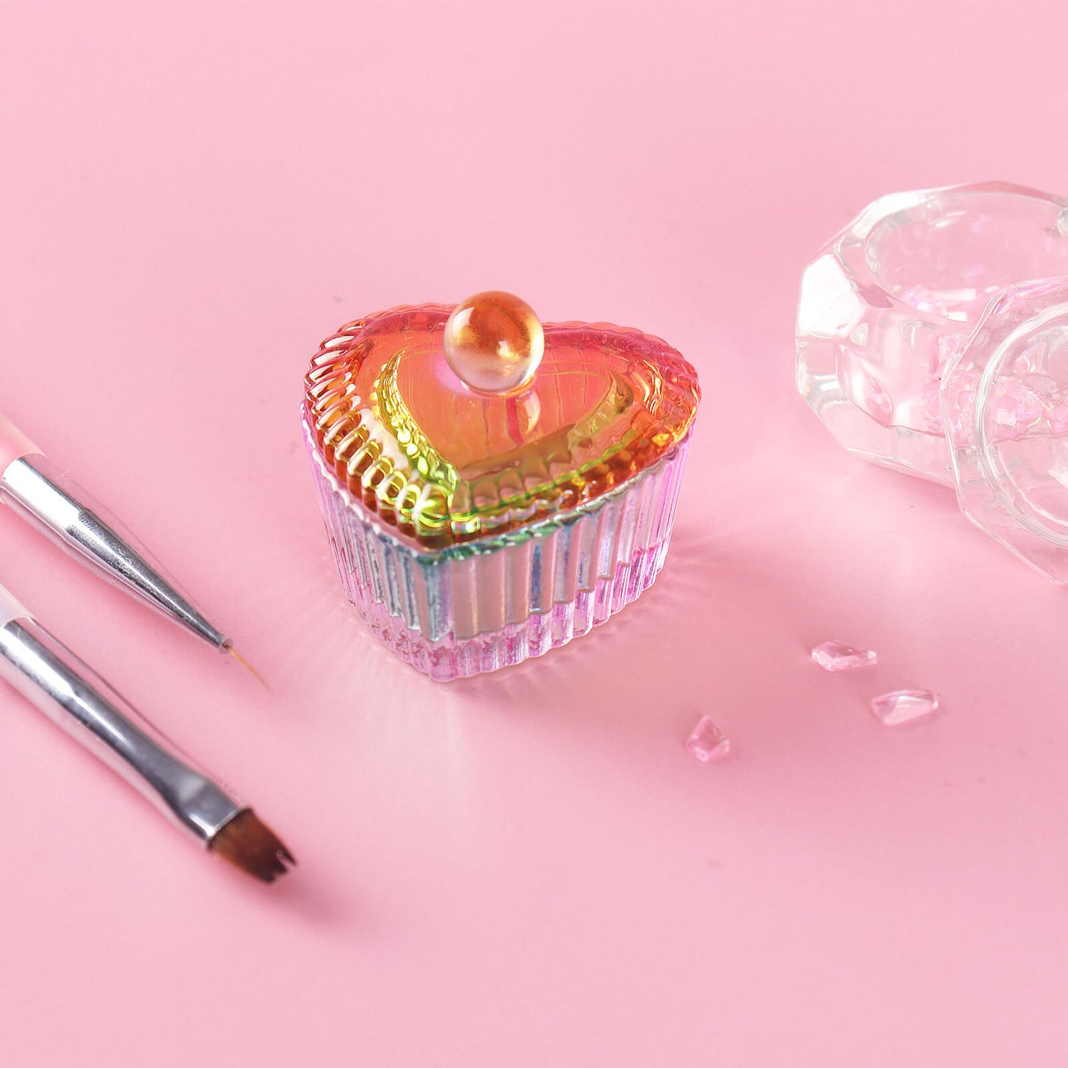 glass-dappen-dish-heart-detail