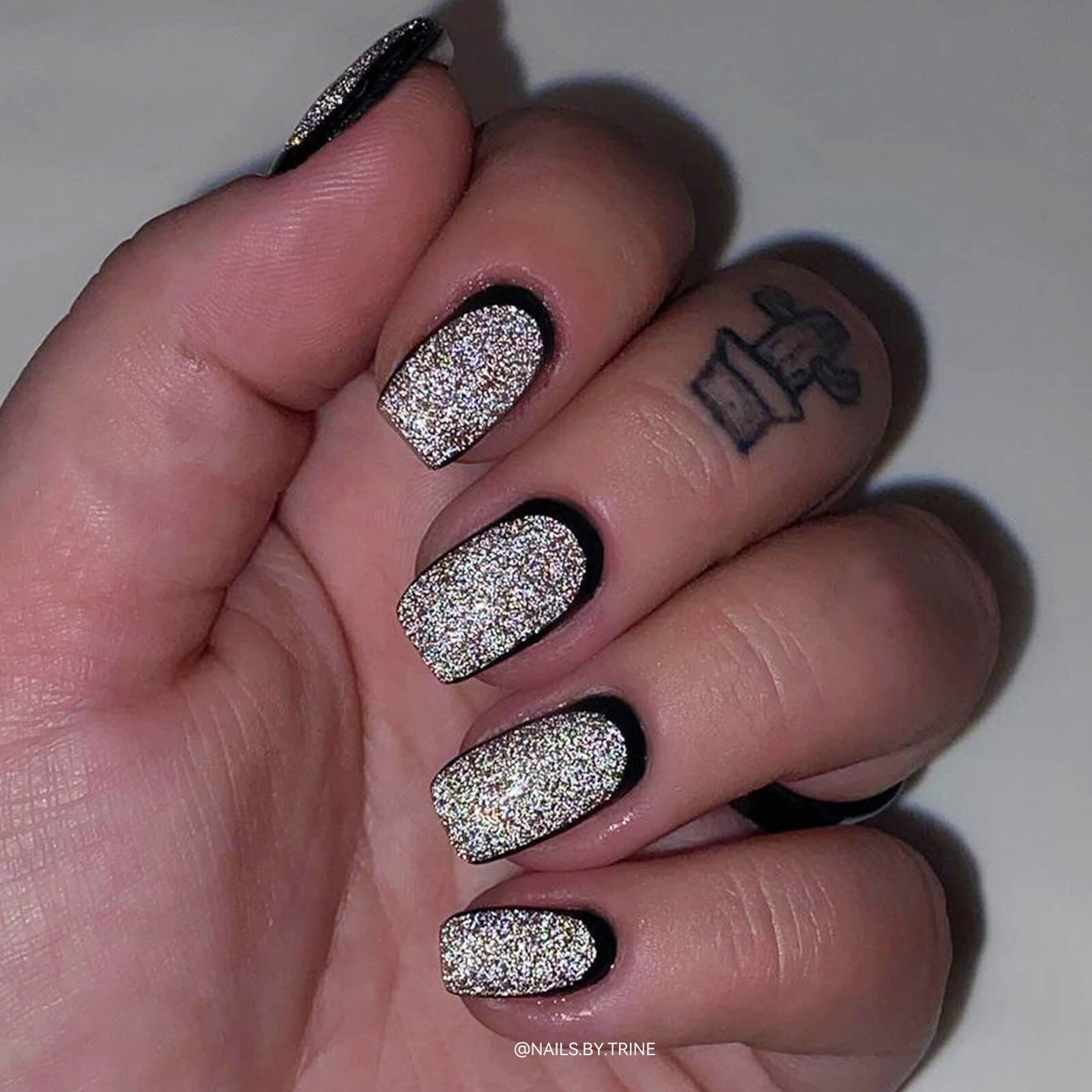reflective-diamond-glitter-gel-polish-show