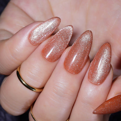 Amber-Cat-Eye-AC04-show