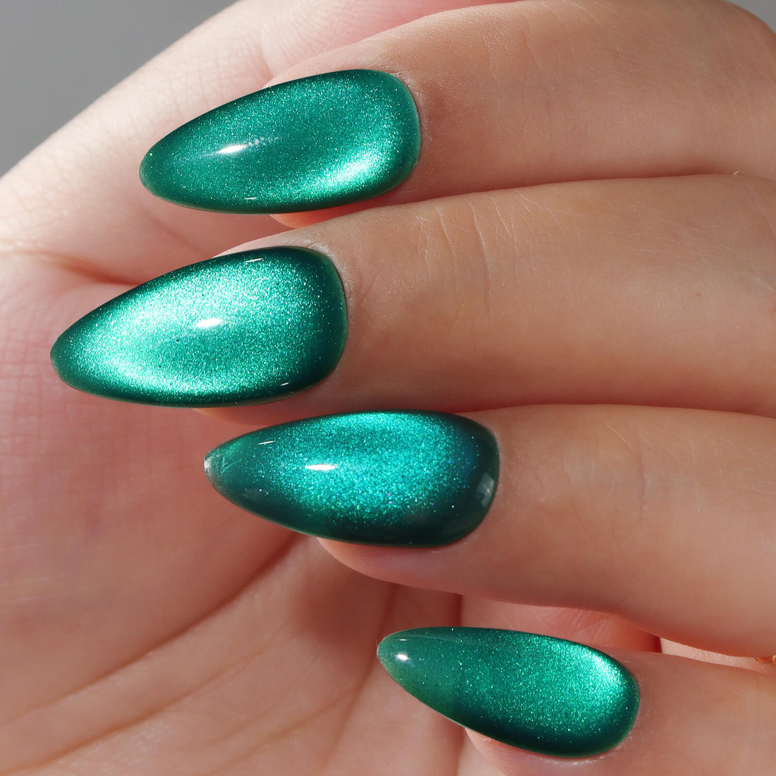 Hema-Free-Prism-Glow-Cat-Eye-Gel-PG04