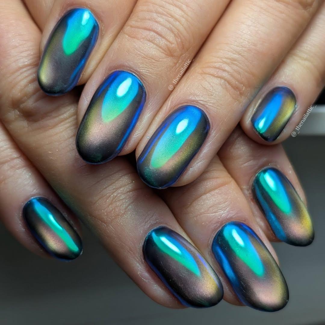 blue-cat-eye-chrome-nail-design