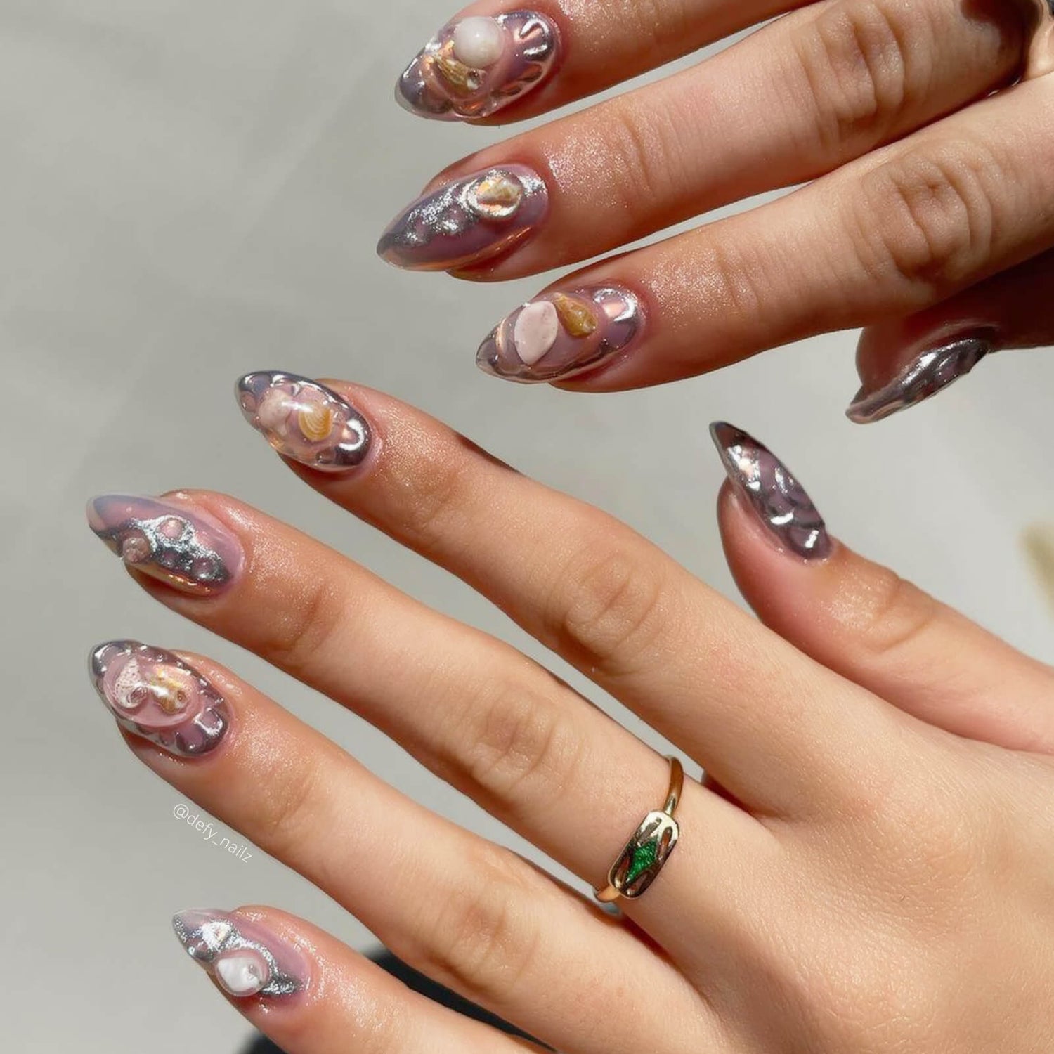 chrome-painting-gel-nail-desigh-silver