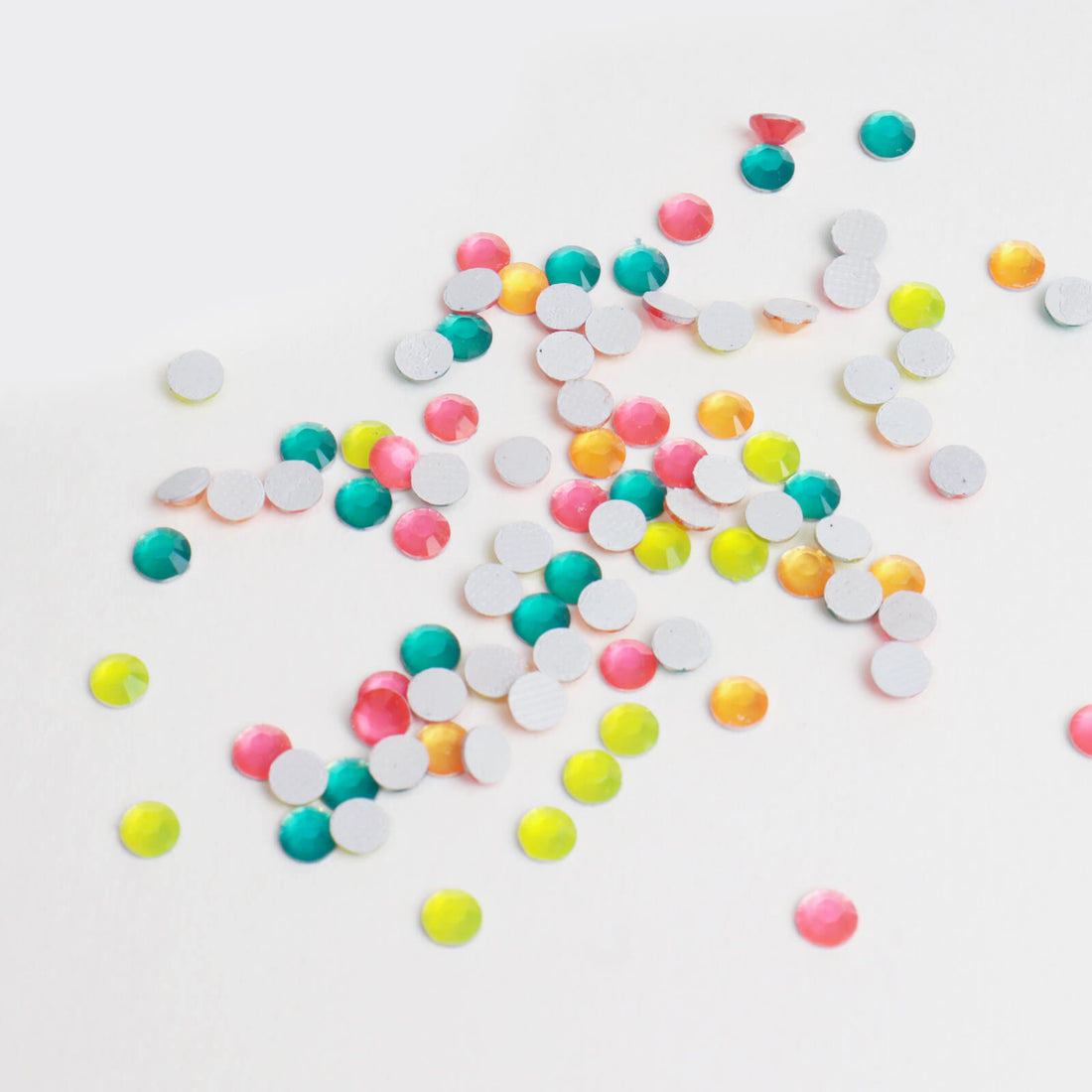 colorful-flatback-mini-neon-nail-rhinestones-show