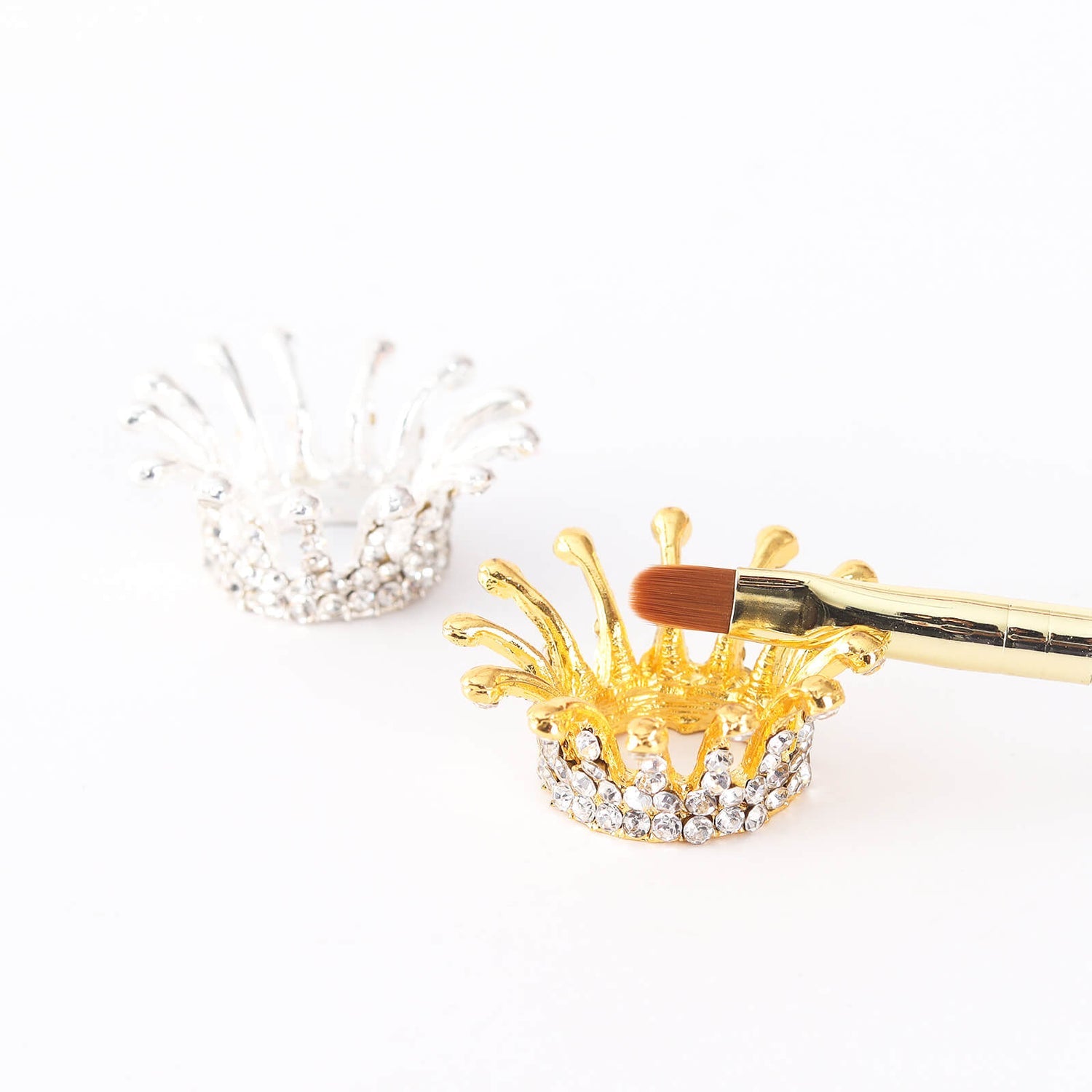 crown-brush-holder