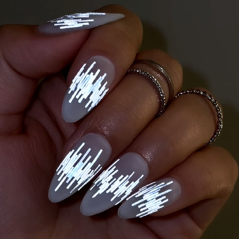      flash-nails-tool-silver-nail-art-reflective-stripe-nail-design