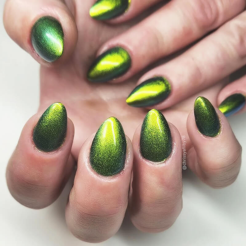 green-magnetic-cat-eye-nail-art-chrome-powder