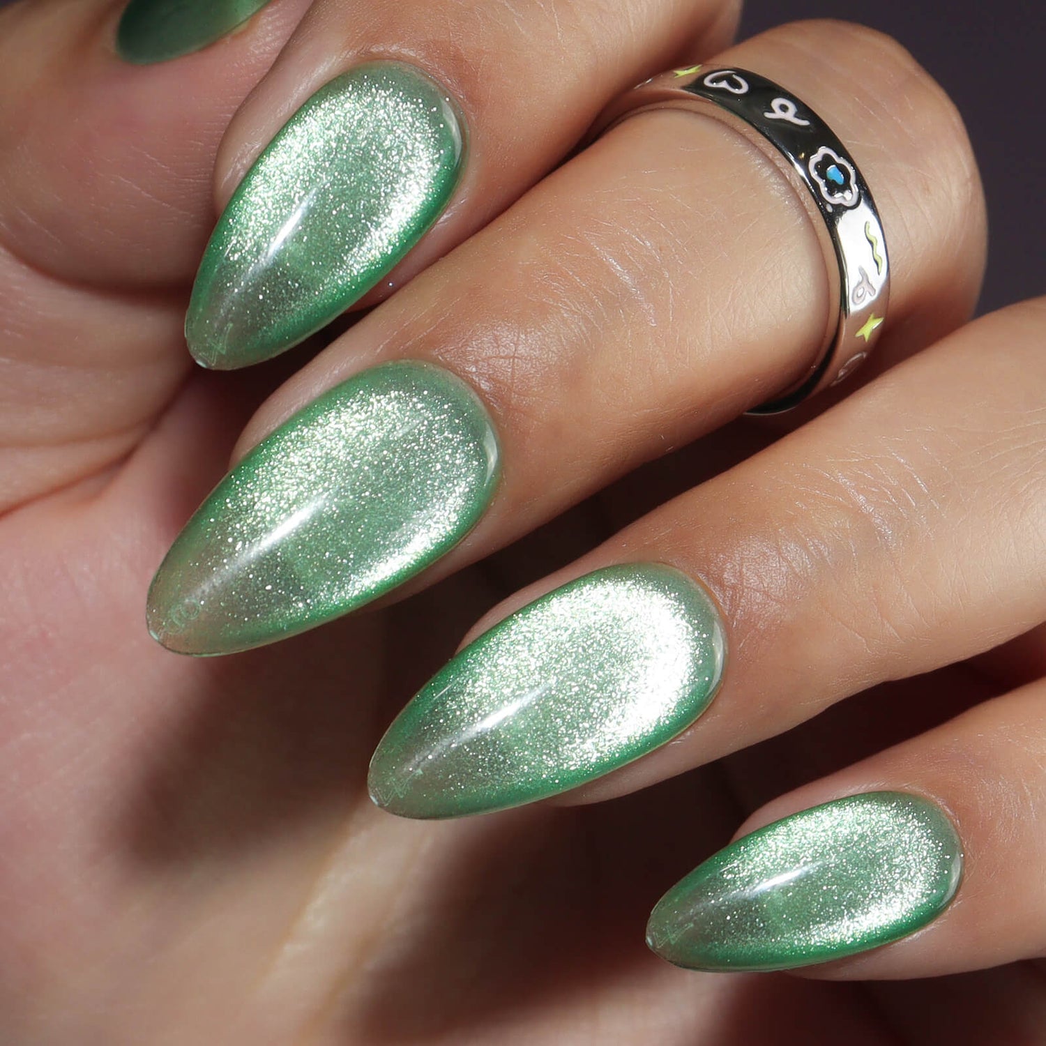 hema-free-candy-shop-cat-eye-gel-hand-color-show-cs04