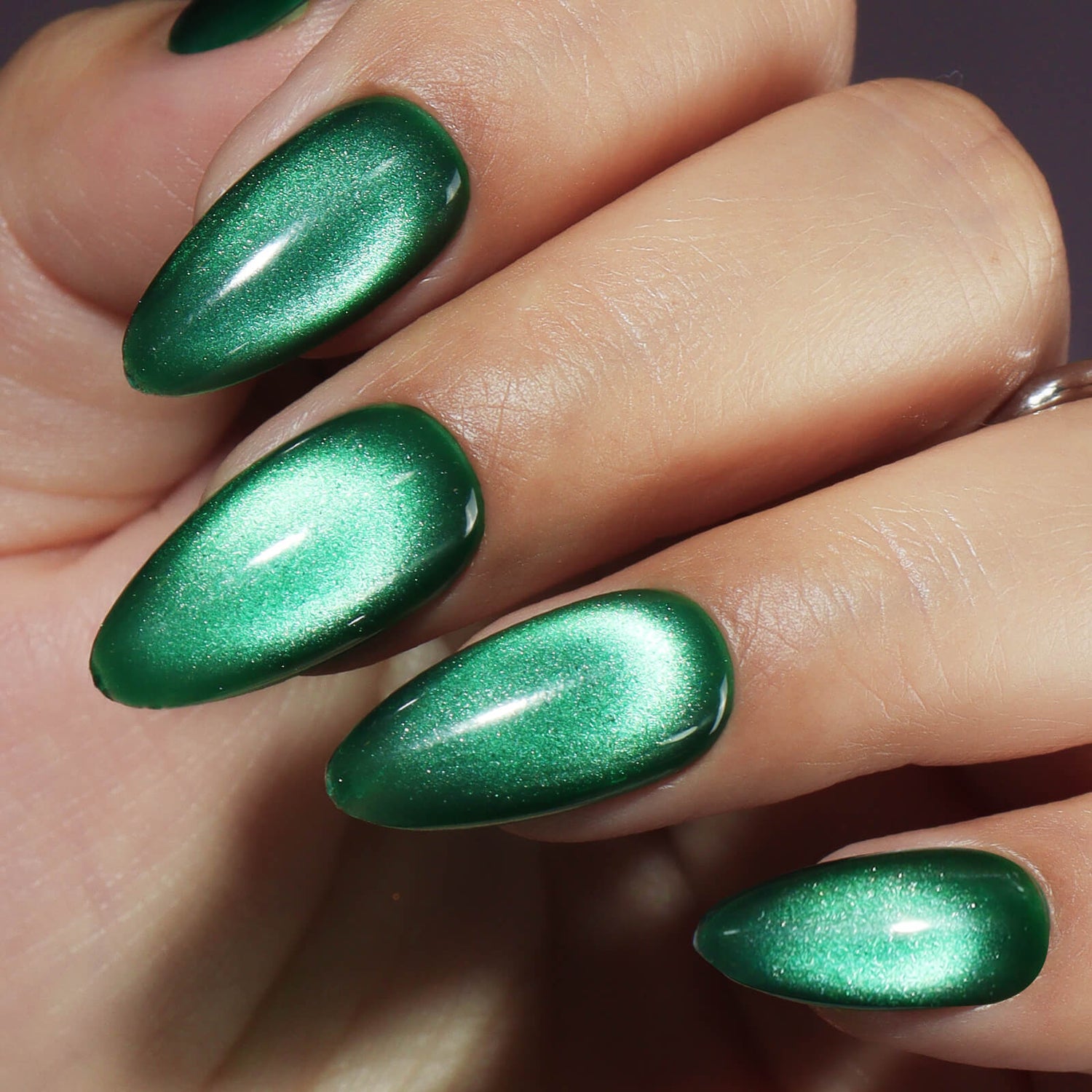 hema-free-fruit-glaze-cat-eye-gel-fg04-hand-color-show