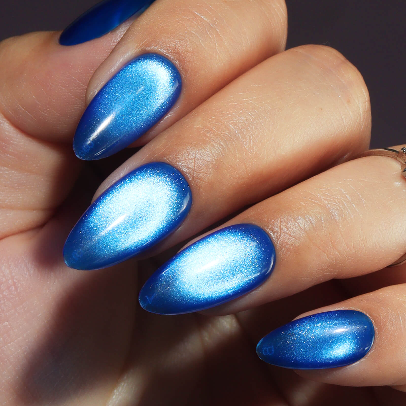 hema-free-fruit-glaze-cat-eye-gel-fg05-hand-color-show