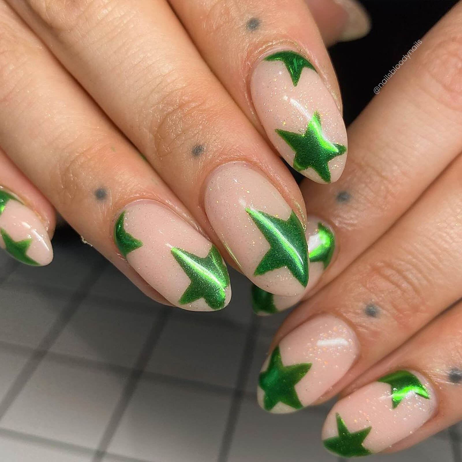 nail-art-chrome-powder-green