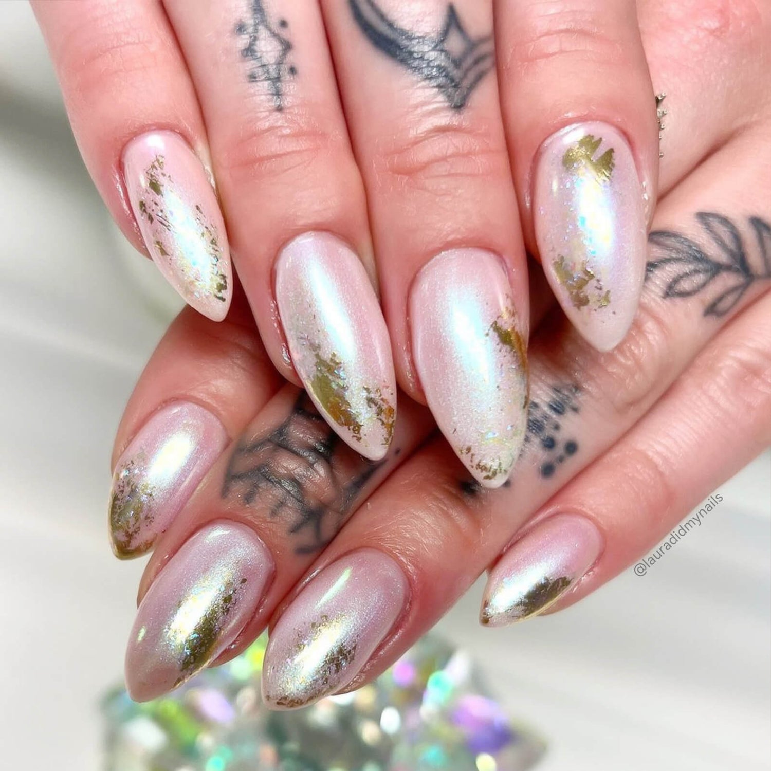 Vettsy Nail Art Foil Flakes-Gold