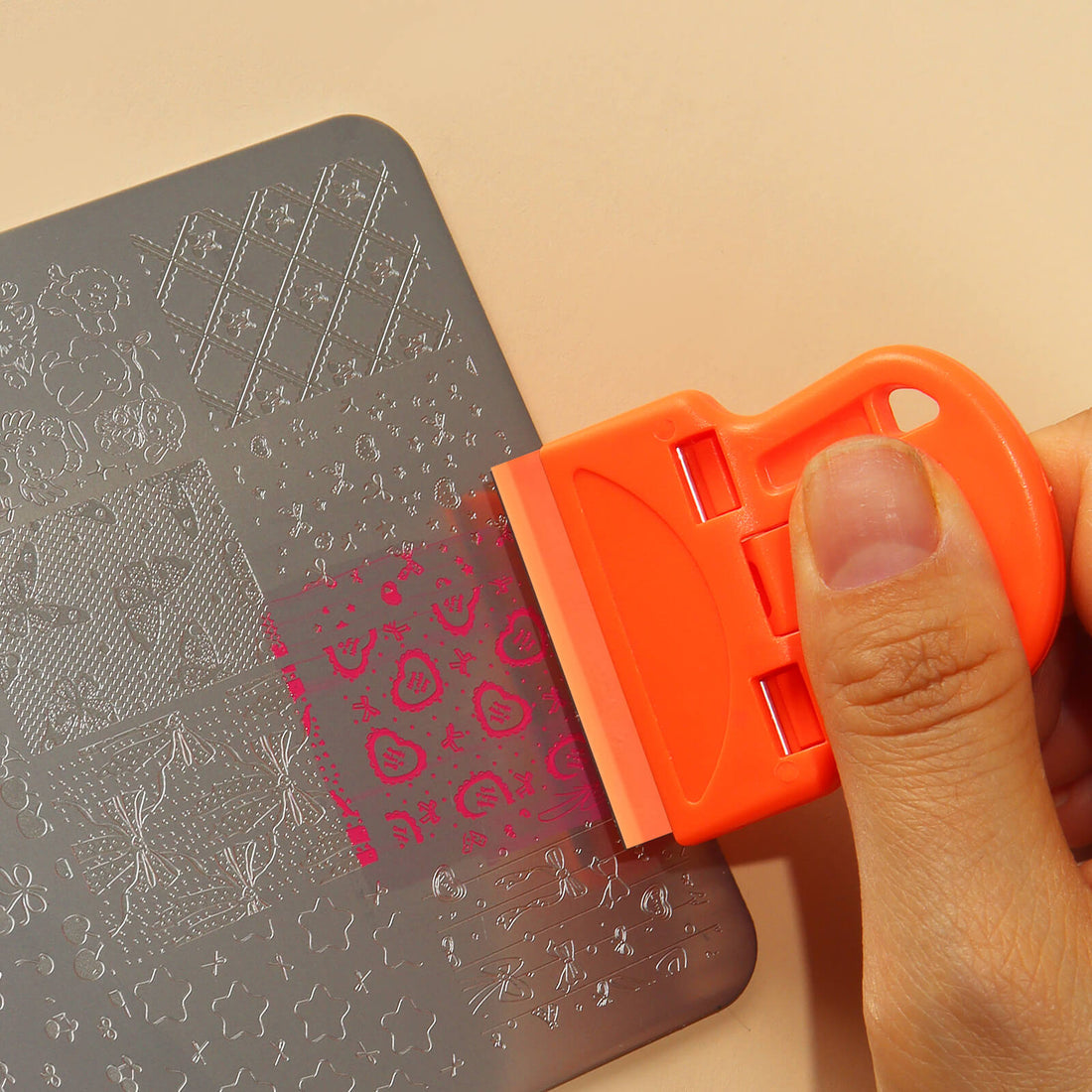 orange-nail-art-scraper-show