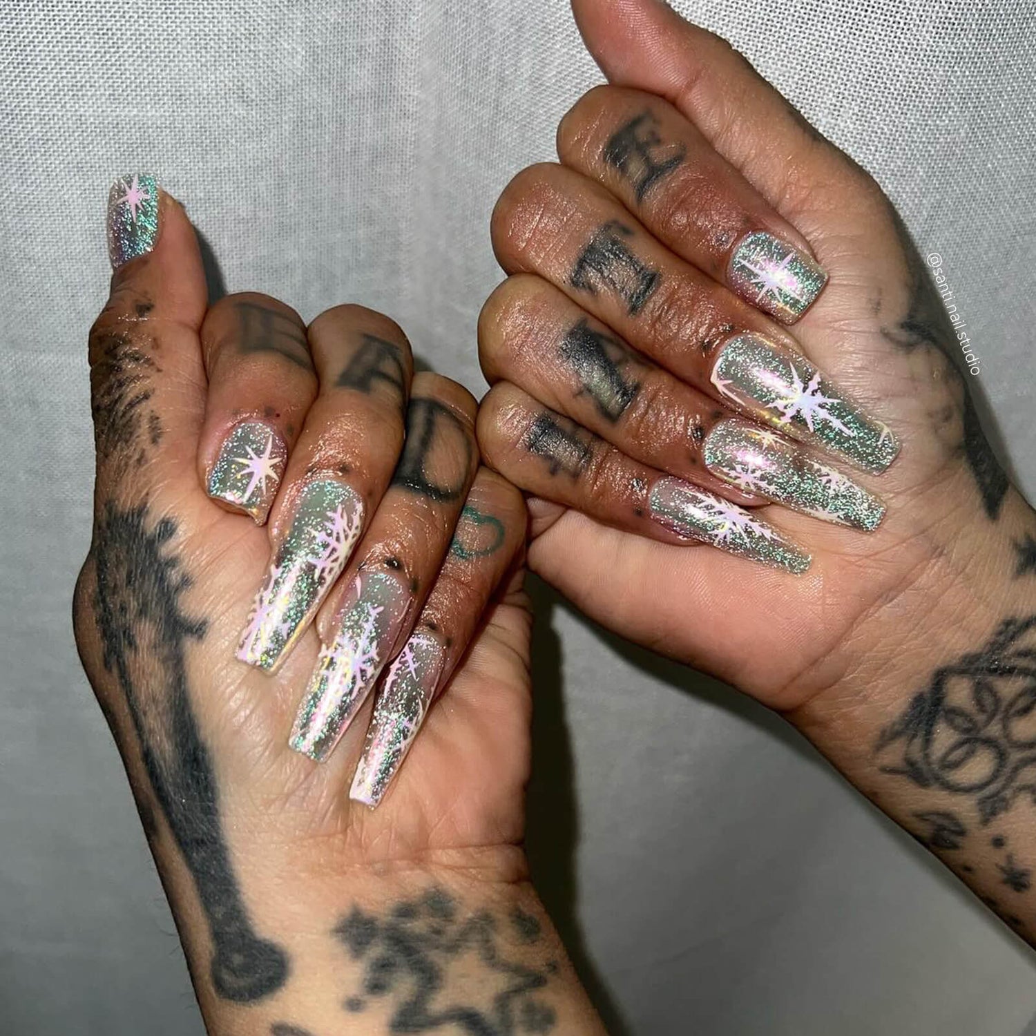 reflective-glitter-nail-trend-set-shiny-chrome-nails