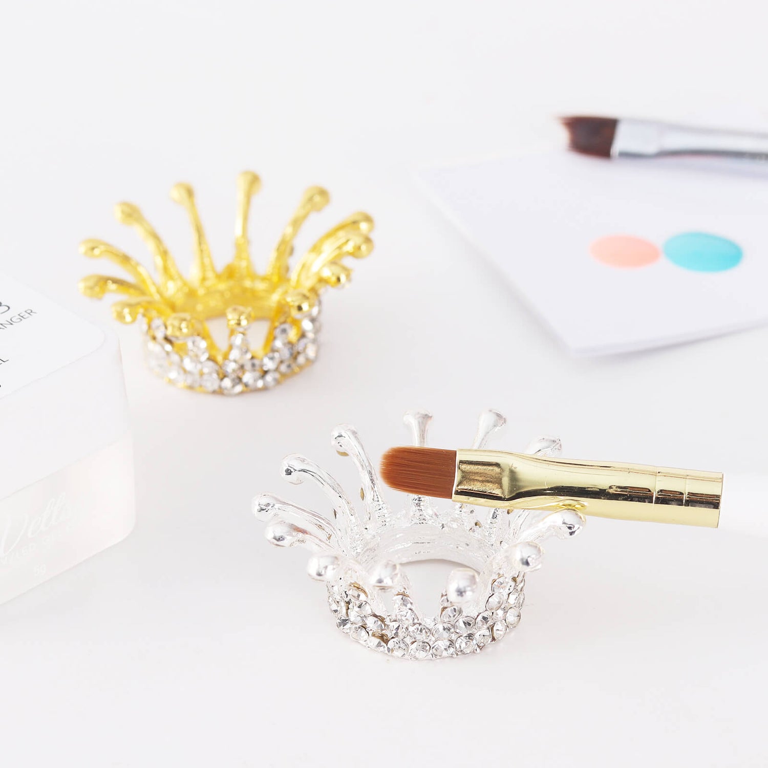     crown-brush-holder-show